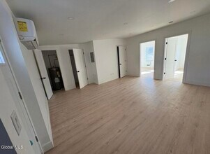 31 Van Zandt St in Albany, NY - Building Photo - Building Photo