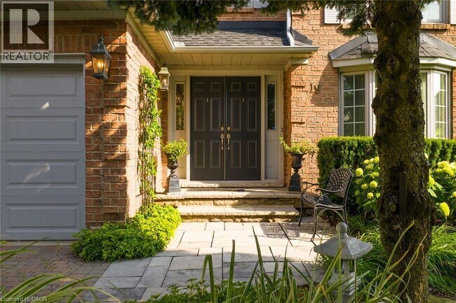 19 Honeysuckle Crescent in Hamilton, ON - Building Photo - Building Photo