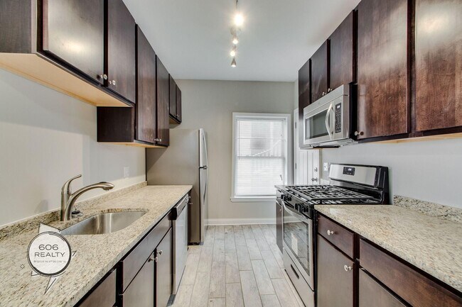 840 E 53rd St in Chicago, IL - Building Photo - Building Photo