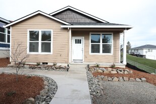 12919 SE Ridgecrest Rd in Happy Valley, OR - Building Photo