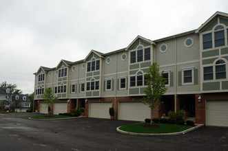 Townes of St. James in Palatine, IL - Foto de edificio - Building Photo