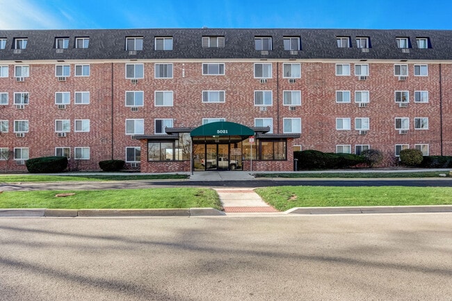 Bartlett Court Apartments in Streamwood, IL - Foto de edificio - Building Photo