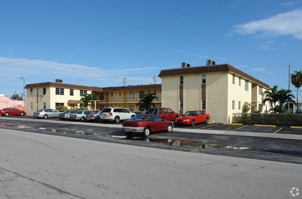 Aurora in Hallandale Beach, FL - Building Photo