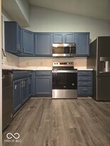 8209 Twin River Dr in Indianapolis, IN - Building Photo