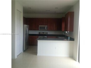 643 NE 191st Terrace in Miami, FL - Building Photo - Building Photo