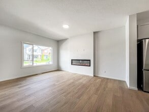 252 Orchards Blvd SW in Edmonton, AB - Building Photo - Building Photo