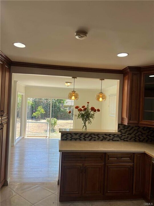 18612 Community St in Los Angeles, CA - Building Photo