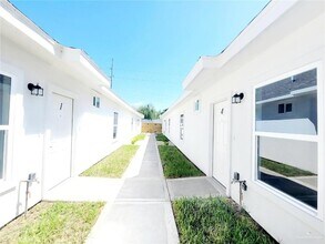 2201 S Pamplona St, Unit 4 in Pharr, TX - Building Photo - Building Photo