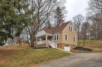 1499 Stoltz Rd in Bethel Park, PA - Building Photo - Building Photo