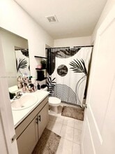 470 NE 12th St in Florida City, FL - Foto de edificio - Building Photo