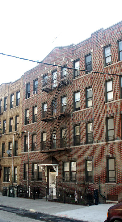 3030 Holland Ave in Bronx, NY - Building Photo