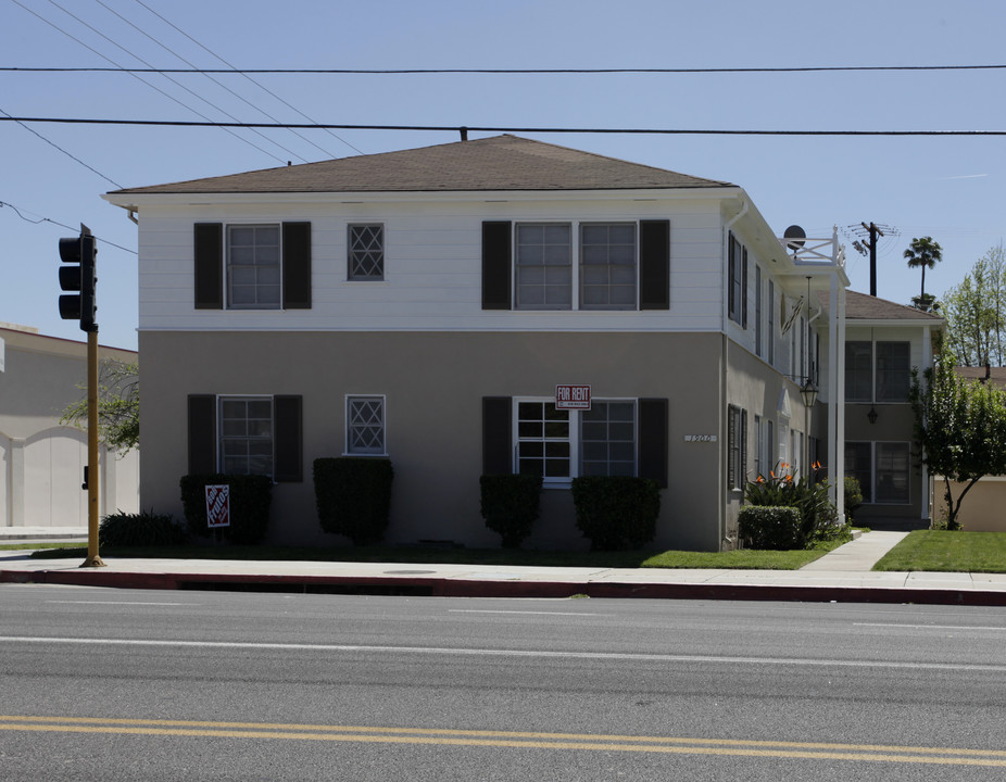 1900 W Verdugo Ave in Burbank, CA - Building Photo