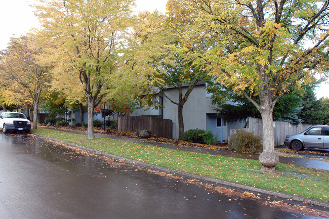 Kalani Gardens in Salem, OR - Foto de edificio - Building Photo