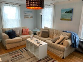 15 Carey St, Unit 2 in Newport, RI - Building Photo