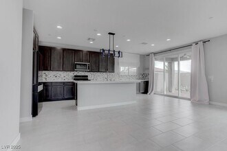 8874 Howell St in Las Vegas, NV - Building Photo - Building Photo