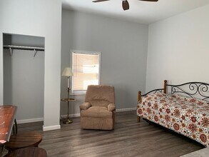 1616 N 2nd St, Unit 1B in Quincy, IL - Building Photo - Building Photo