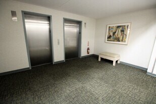 1731 Beacon St, Unit 1213 in Brookline, MA - Building Photo