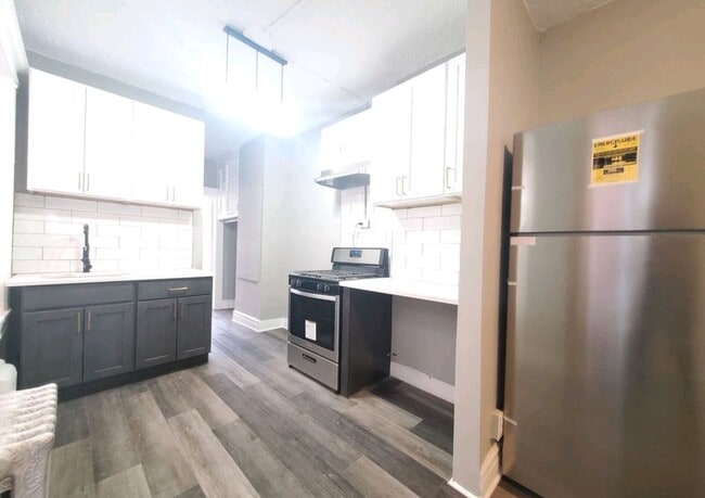98 Romaine Ave, Unit 2