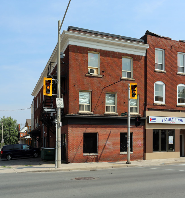 2 Tisdale St N in Hamilton, ON - Building Photo - Primary Photo