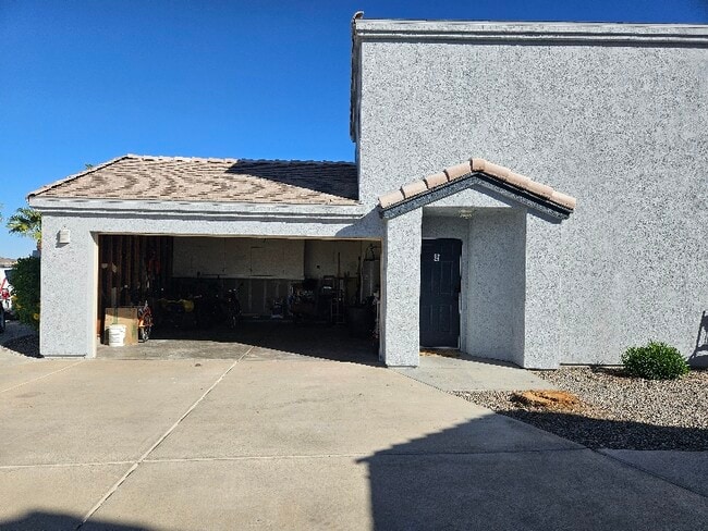 3440 Sunriver Rd in Bullhead City, AZ - Foto de edificio - Building Photo