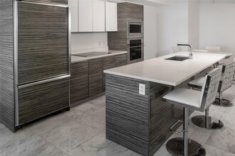 460 NE 28th St, Unit 3407 in Miami, FL - Foto de edificio - Building Photo