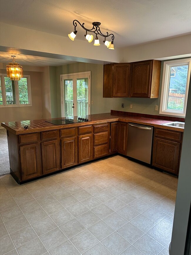 3340 Eastwind Dr in Anchorage, AK - Building Photo - Building Photo