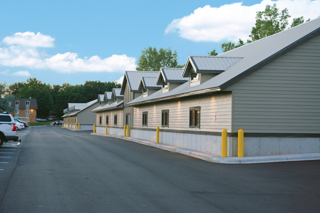 Greenfield Estates in Mounds View, MN - Foto de edificio - Building Photo