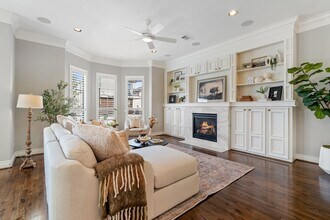 5525 Kiam St in Houston, TX - Foto de edificio - Building Photo