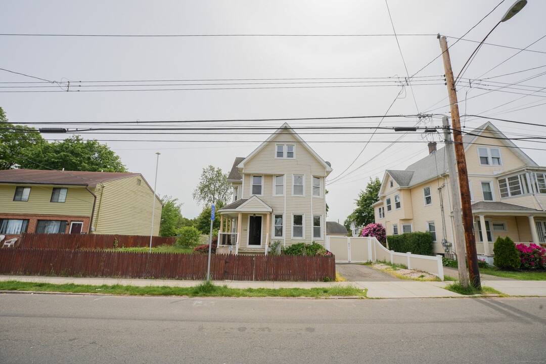 134 Gorham Ave in Hamden, CT - Building Photo