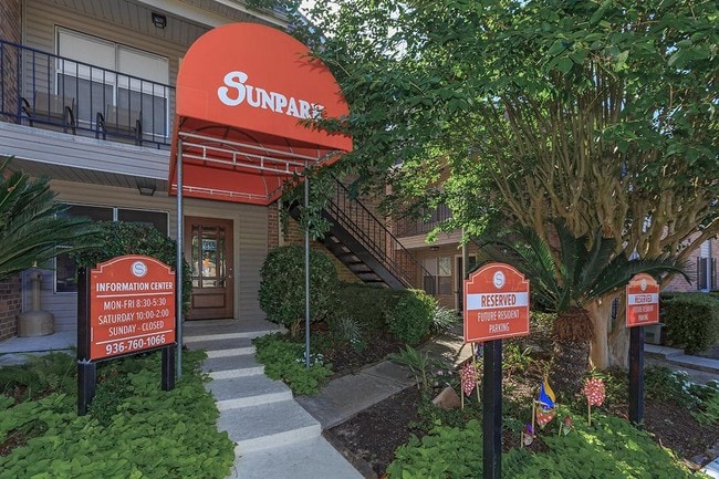 Sunpark Apartment Homes in Conroe, TX - Foto de edificio - Building Photo