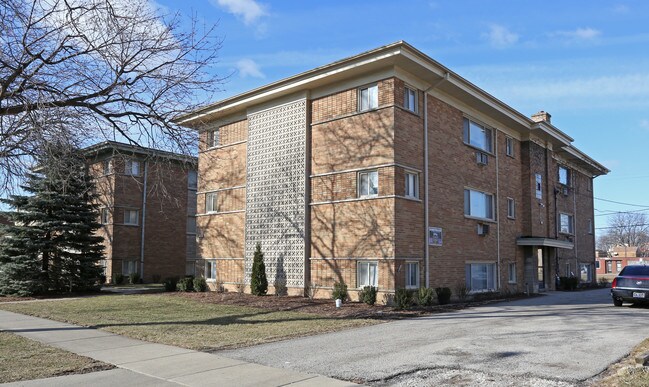 2116-2120 S 16th Ave in Broadview, IL - Foto de edificio - Building Photo