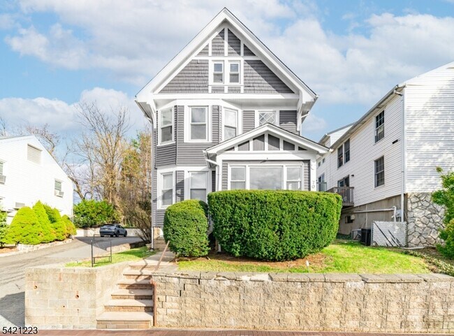 70 Valley St in South Orange, NJ - Building Photo - Building Photo