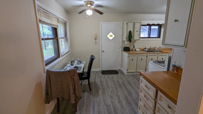 2005 Spring Brook Ave in Rockford, IL - Building Photo - Building Photo