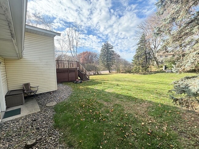 13685 Harwell Path in Apple Valley, MN - Foto de edificio - Building Photo