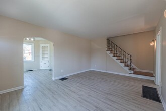 6510 Hedge Ave in Cincinnati, OH - Building Photo - Building Photo