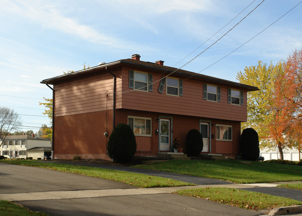 Jamestown Village in Warren, OH - Building Photo