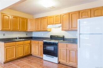 4557B Bronx Blvd-Unit -2 in Bronx, NY - Building Photo - Building Photo