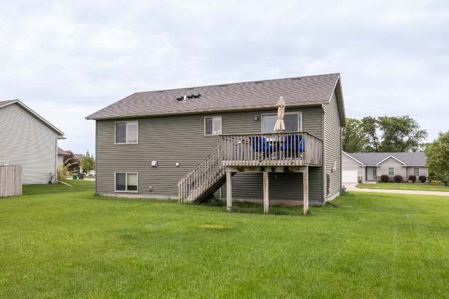 4024 Stone Point Dr NE in Rochester, MN - Building Photo - Building Photo