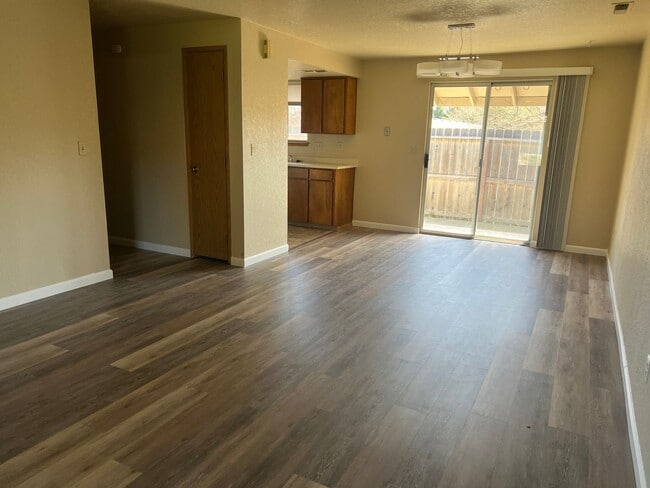 300 Shafer Ln in Jacksonville, OR - Building Photo - Building Photo