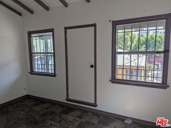 644 W 40th Pl in Los Angeles, CA - Building Photo - Building Photo