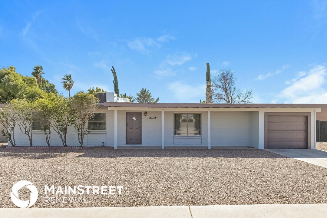7520 E Stella Rd in Tucson, AZ - Foto de edificio