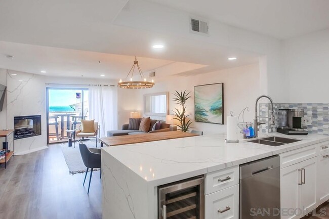 property at 5726 La Jolla Blvd