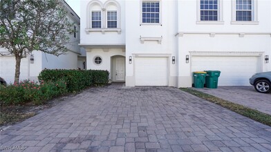 7020 Ambrosia Ln in Naples, FL - Building Photo - Building Photo