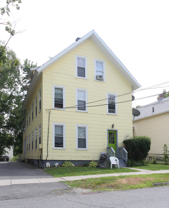 10 Devens St in Greenfield, MA - Building Photo