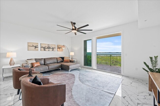 131 S Courtenay Pkwy