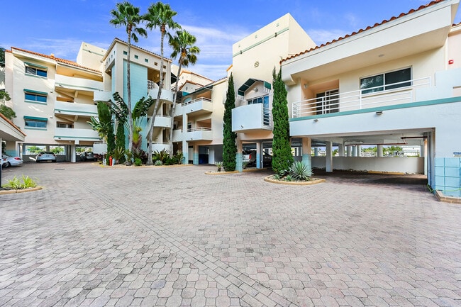 property at 4560 Gulf Shore Blvd N
