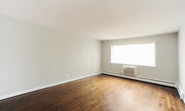 933-951 Waukegan Rd in Deerfield, IL - Building Photo - Building Photo