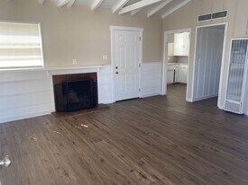 44 Myrtle St in Bakersfield, CA - Building Photo
