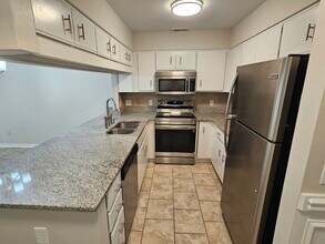 1507 Military Cutoff Rd, Unit 208 in Wilmington, NC - Foto de edificio - Building Photo