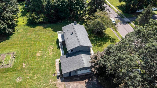 73 Paschal Dr in Milford, CT - Foto de edificio - Building Photo